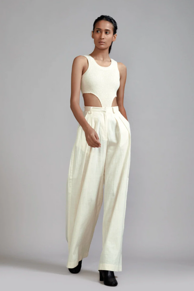 White, long pleated, trousers, stylish, comfortable, side pockets, sustainable brand
