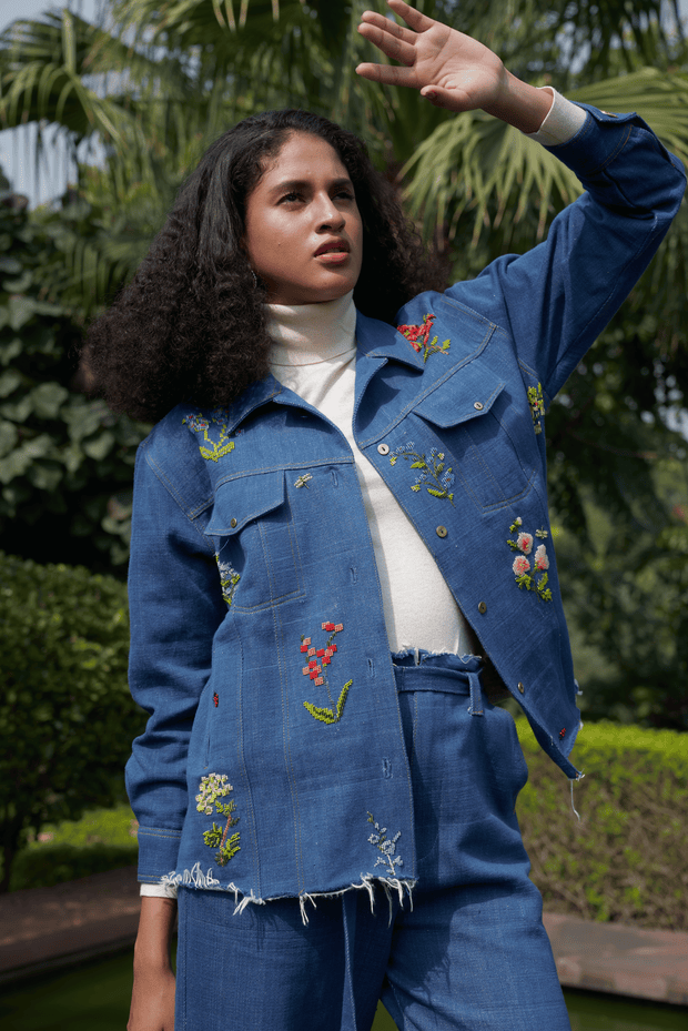 dearlythreaded Denim + Thread 100% Cotton Light Washed Relaxed Fitting Boyfriend Style Women's Denim Jacket (No Embroidery)